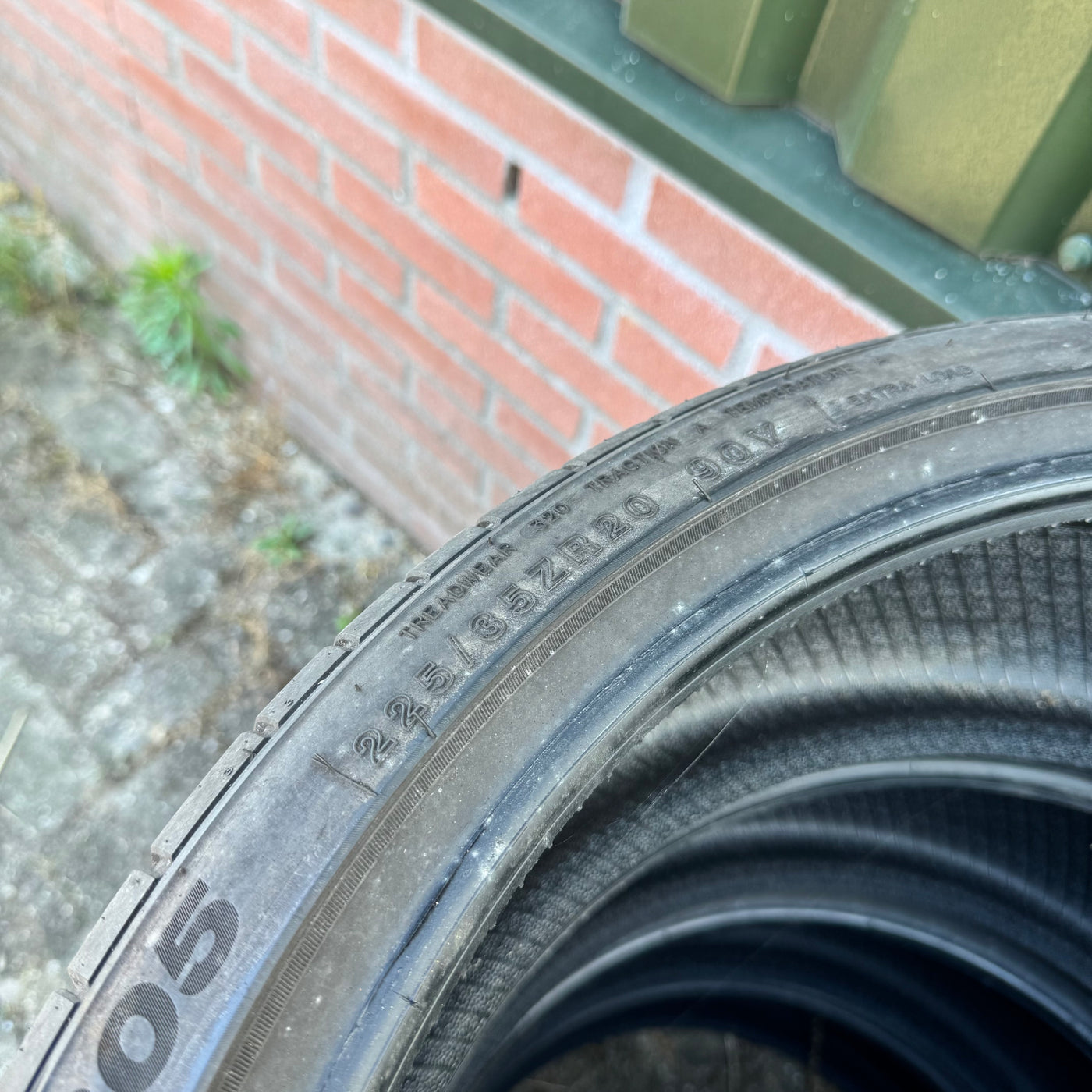 4x 225/35R20 Minerva F205