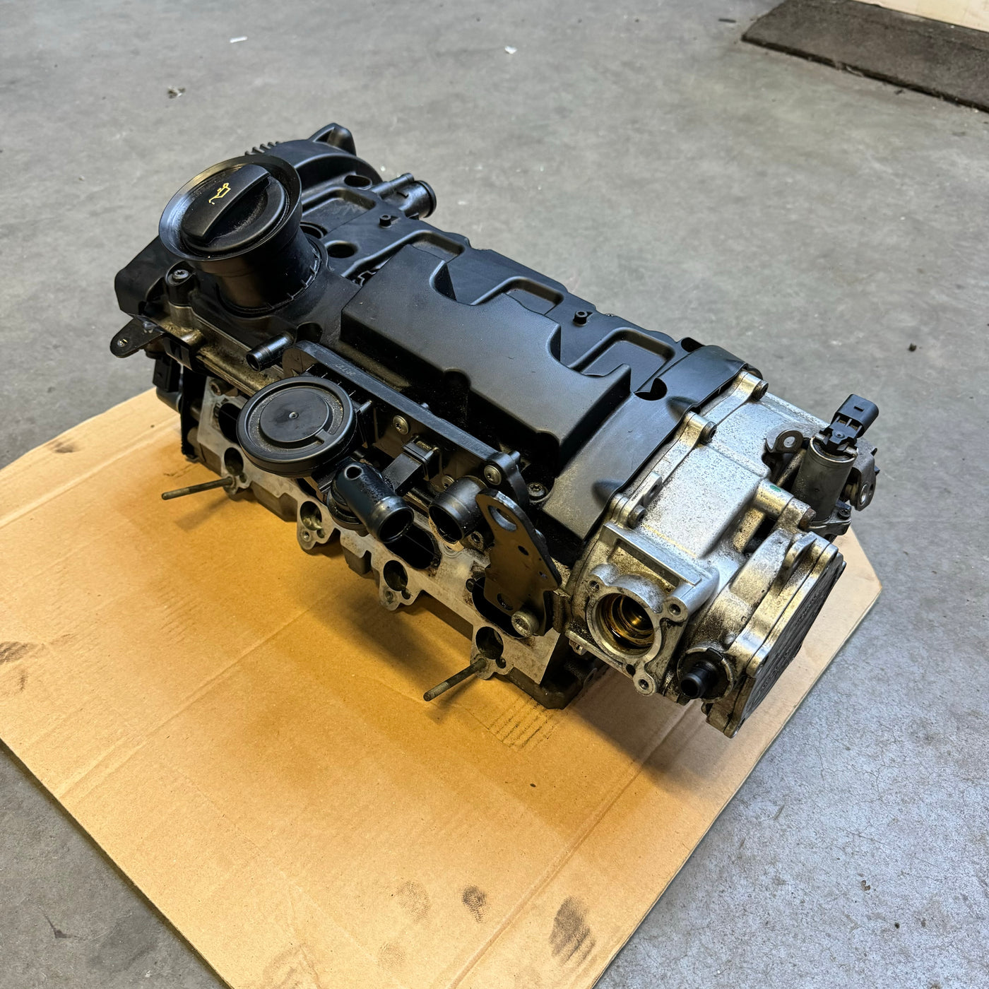 Vw Golf 5 GTI 2.0 TFSI Cylinder head with camshafts