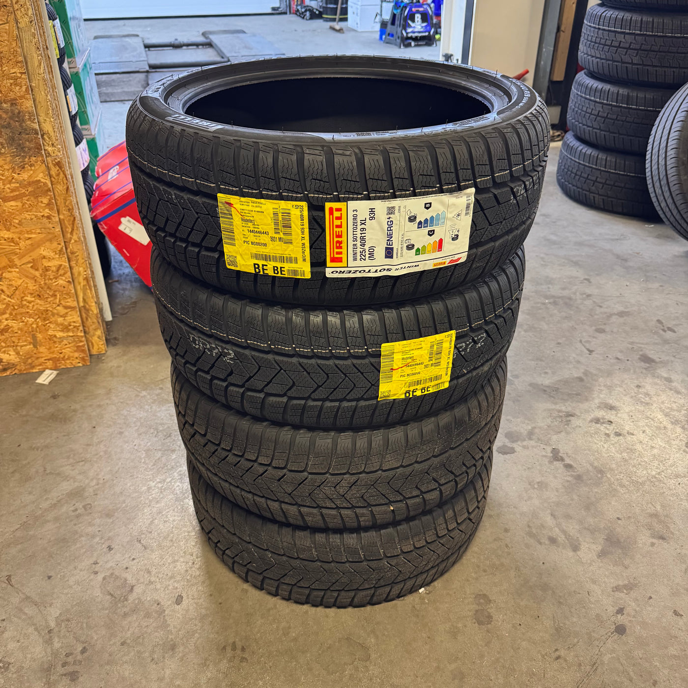 4x 225/40R19 Pirelli Winter Sottozero 3
