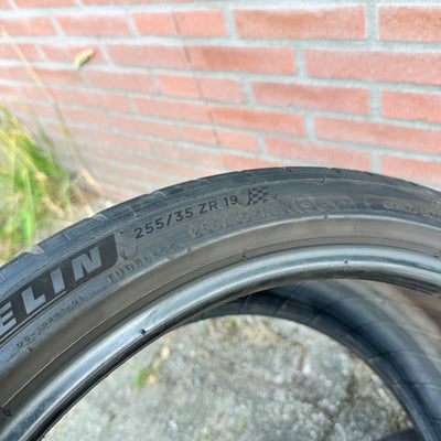 2x 255/35R19 Michelin Pilot Sport 4