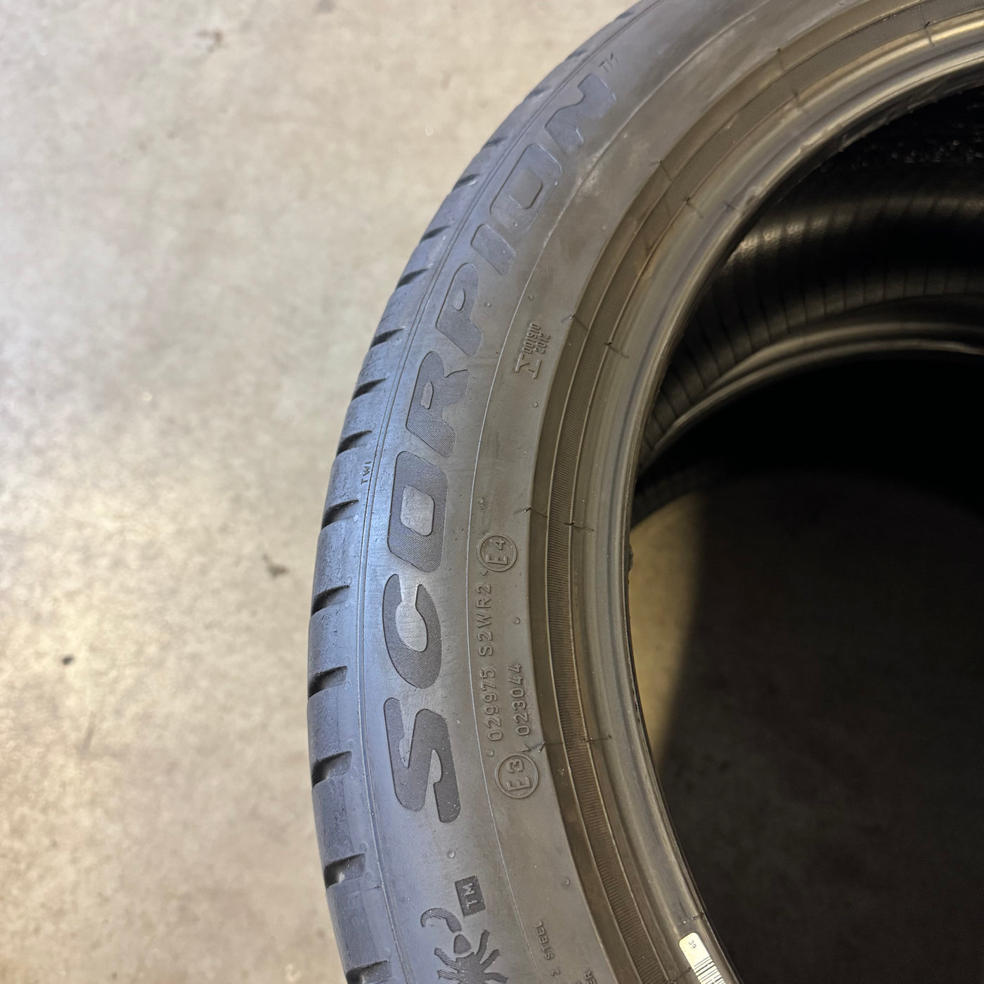 2x 255/45R19 Pirelli Scorpion