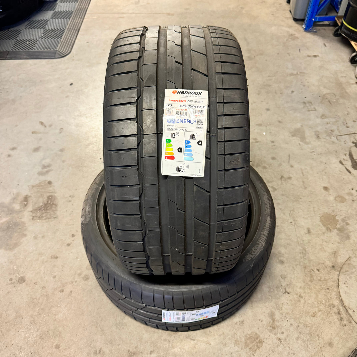 2x 285/30R20 Hankook Ventus S1 Evo 3