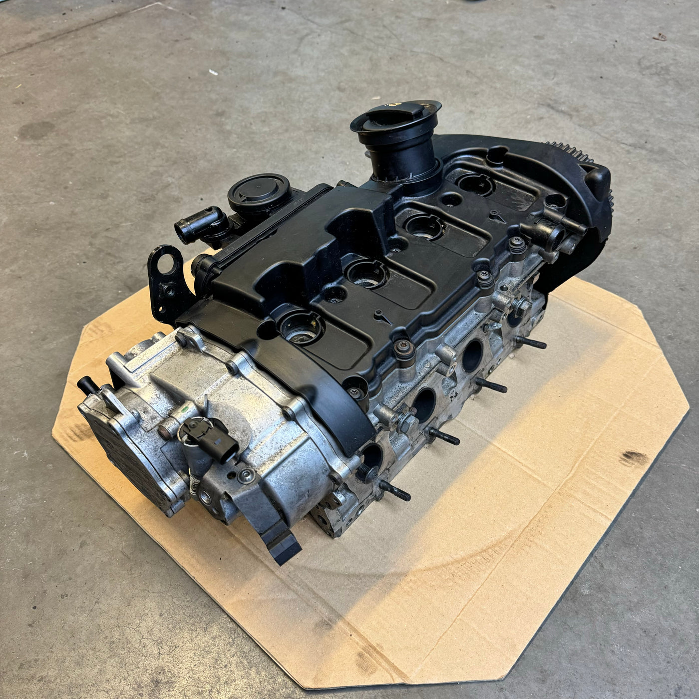 Vw Golf 5 GTI 2.0 TFSI Cylinder head with camshafts