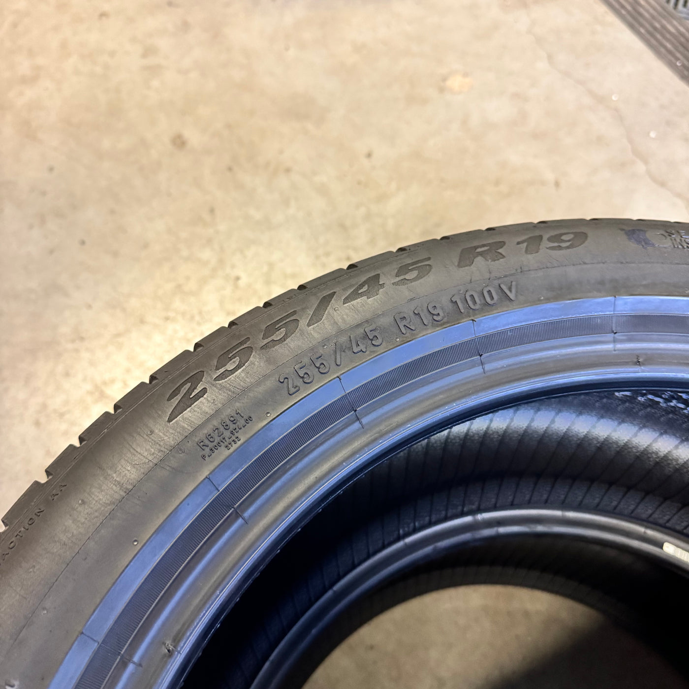 2x 255/45R19 Pirelli Scorpion