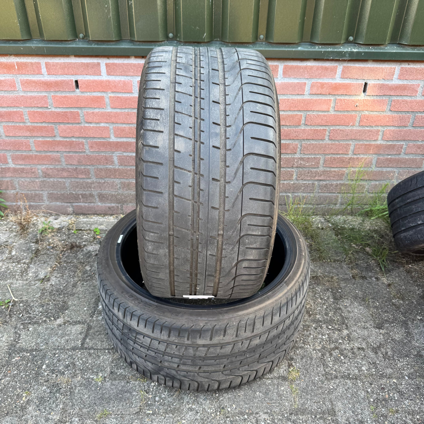 2x 285/30R20 Pirelli P zero