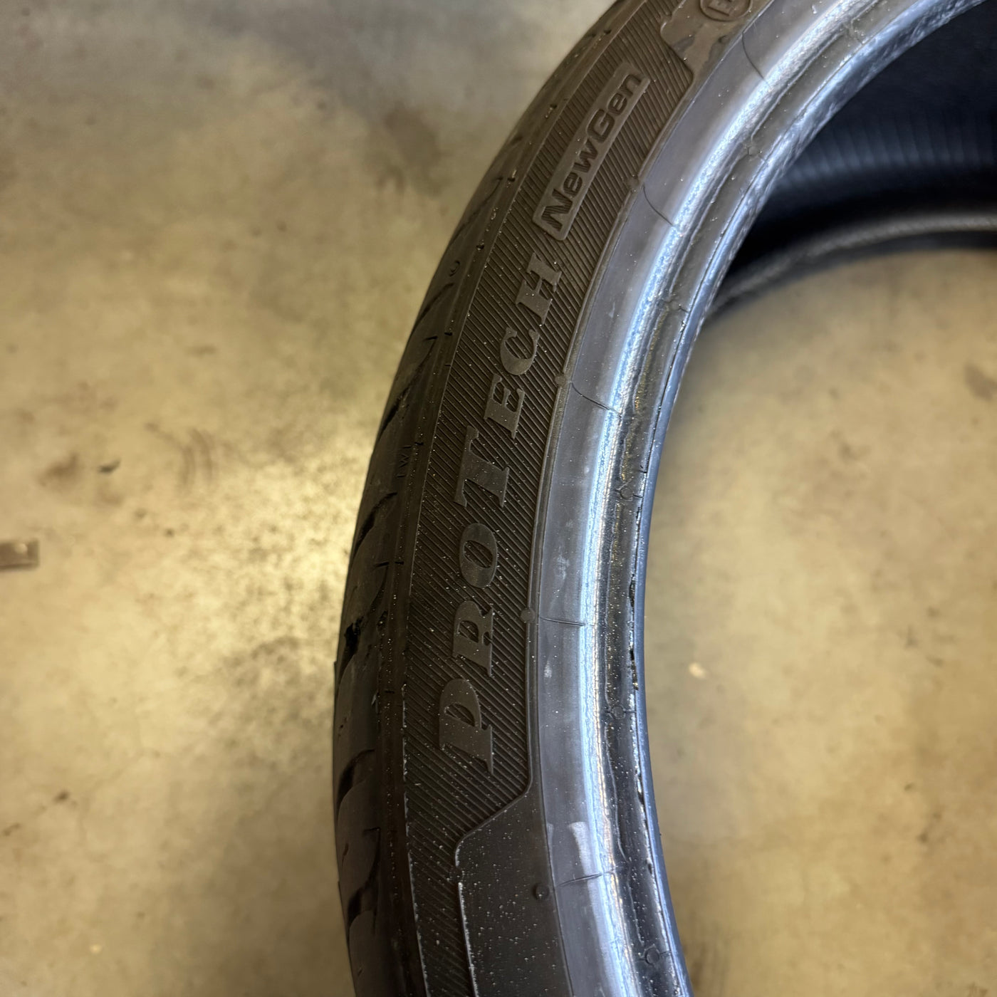 2x 225/35R19 Viking Protech new gen