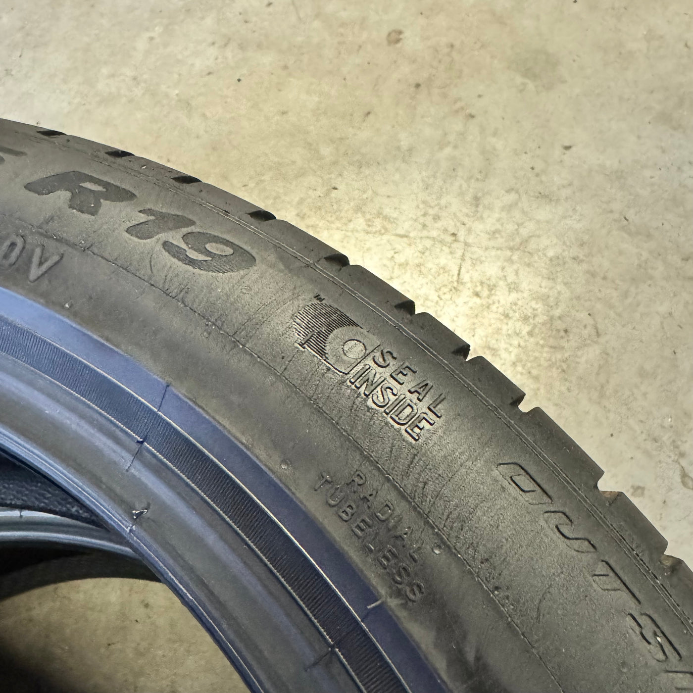 2x 255/45R19 Pirelli Scorpion