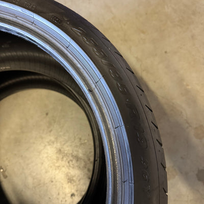 2x 255/35R19 Pirelli P Zero