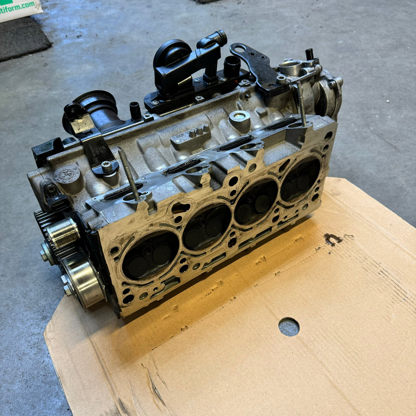 Vw Golf 5 GTI 2.0 TFSI Cylinder head with camshafts