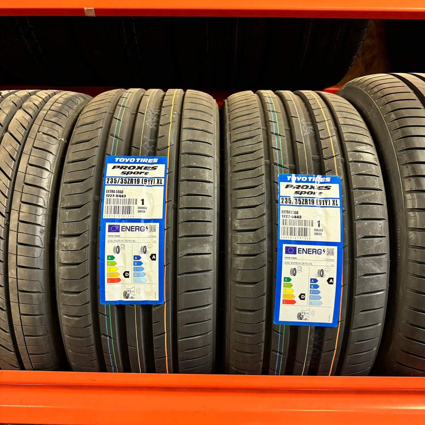 2x 235/35R19 Toyo Proxes