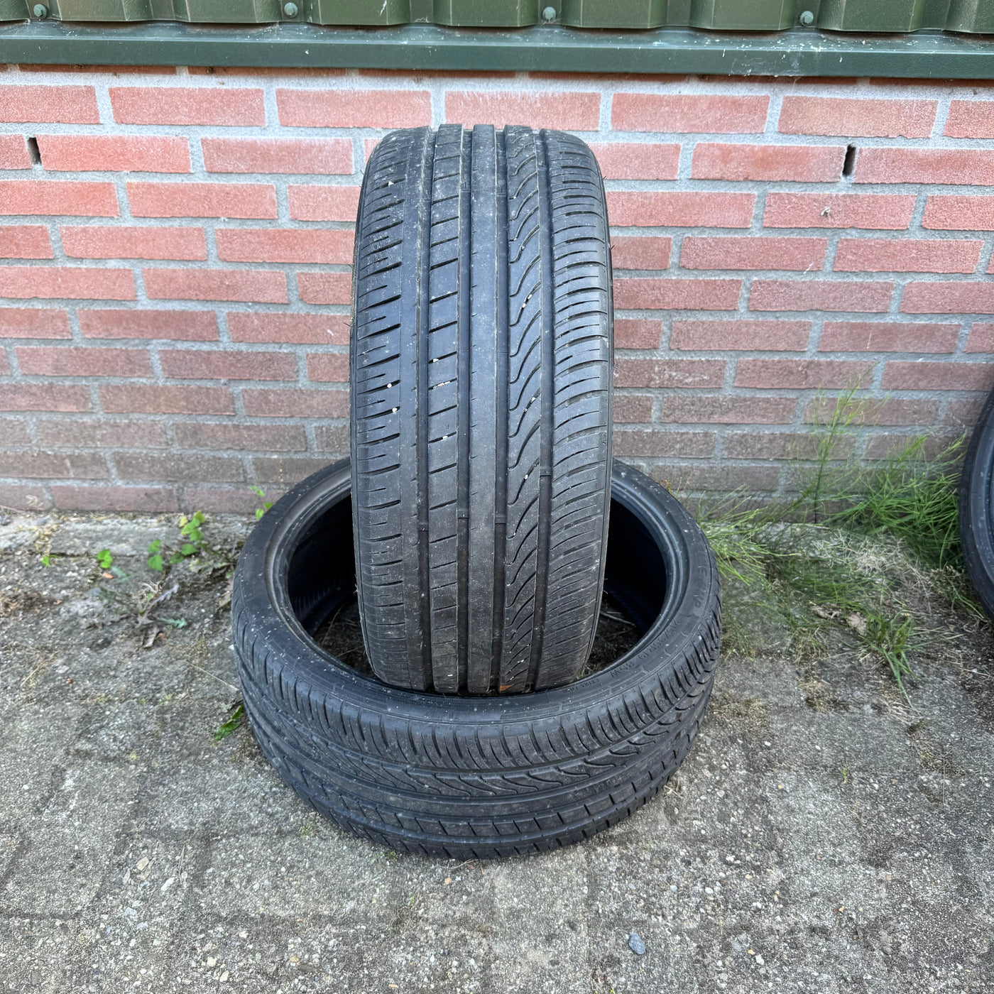 2x 215/35R19 Superia Ecoblue uhp